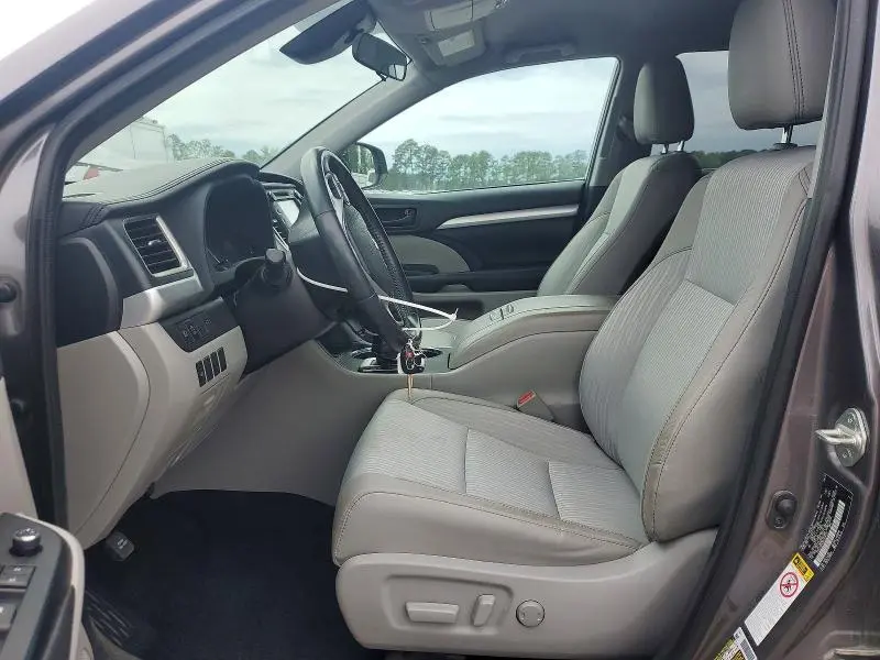 2019 TOYOTA HIGHLANDER LE PLUS  