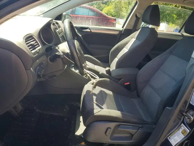 2011 VOLKSWAGEN GOLF   