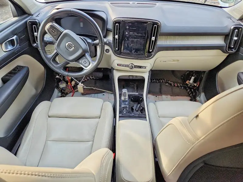 2019 VOLVO XC40 T4 INSCRIPTION  
