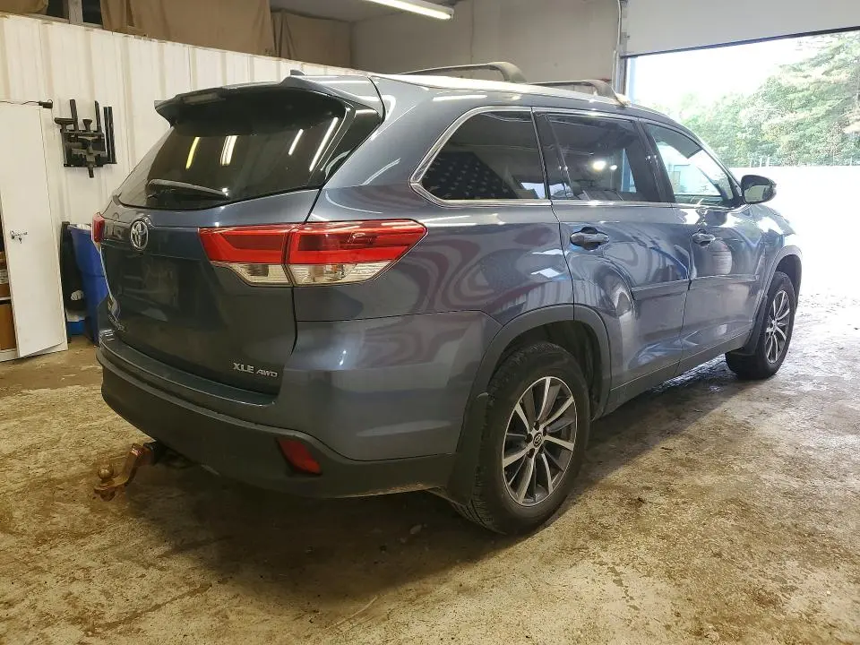2019 TOYOTA HIGHLANDER XLE  