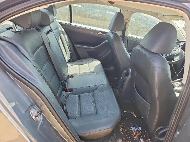 2011 VOLKSWAGEN JETTA SE  