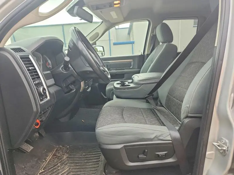 2016 RAM 1500 SLT  