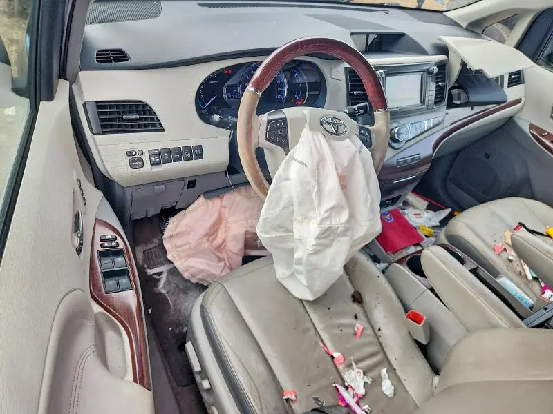 2013 TOYOTA SIENNA LIMITED 7-PASSENGER  