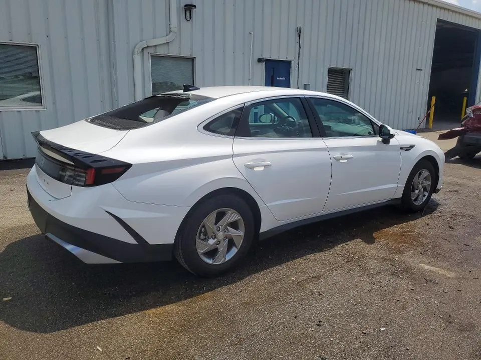 2025 HYUNDAI SONATA SE  
