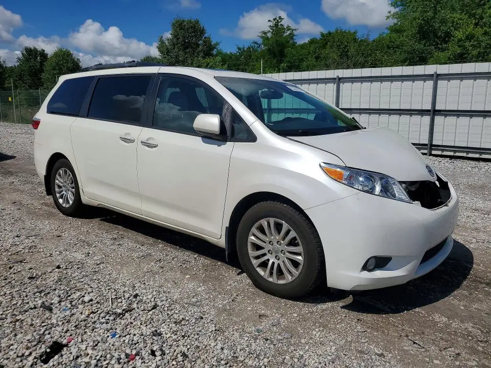 2017 TOYOTA SIENNA XLE PREMIUM 8-PASSENGER  