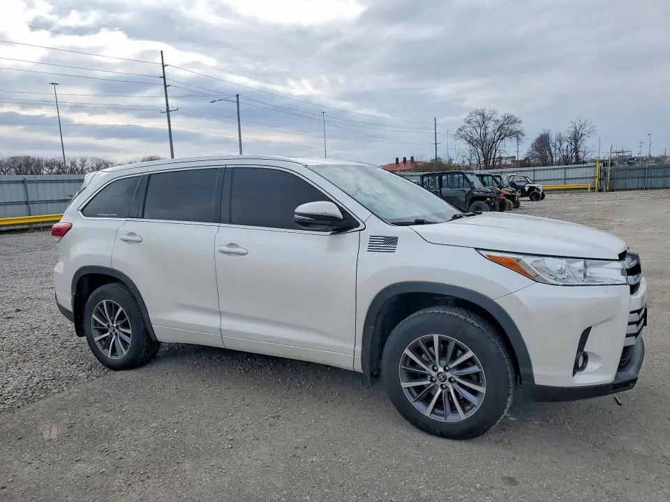 2018 TOYOTA HIGHLANDER XLE  