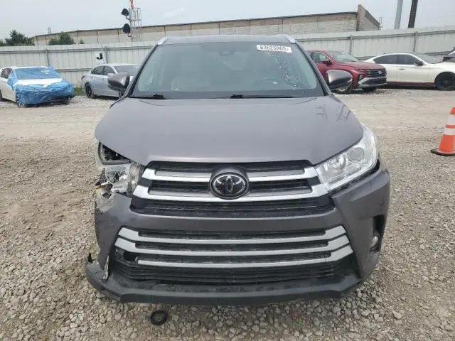 2019 TOYOTA HIGHLANDER SE  