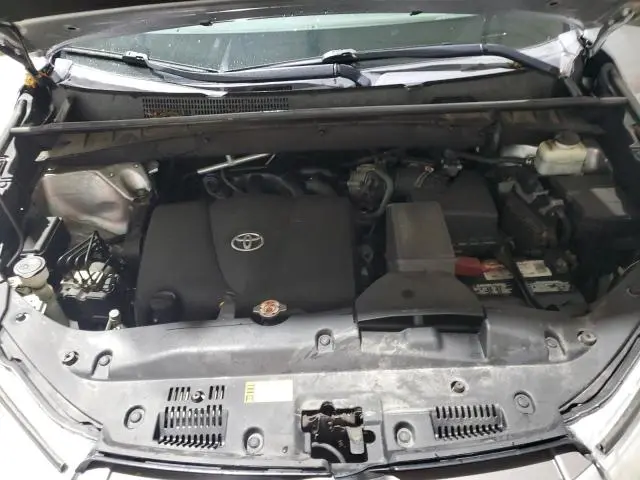 2018 TOYOTA HIGHLANDER SE  