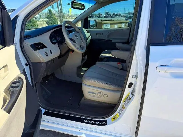 2012 TOYOTA SIENNA LE 8-PASSENGER  