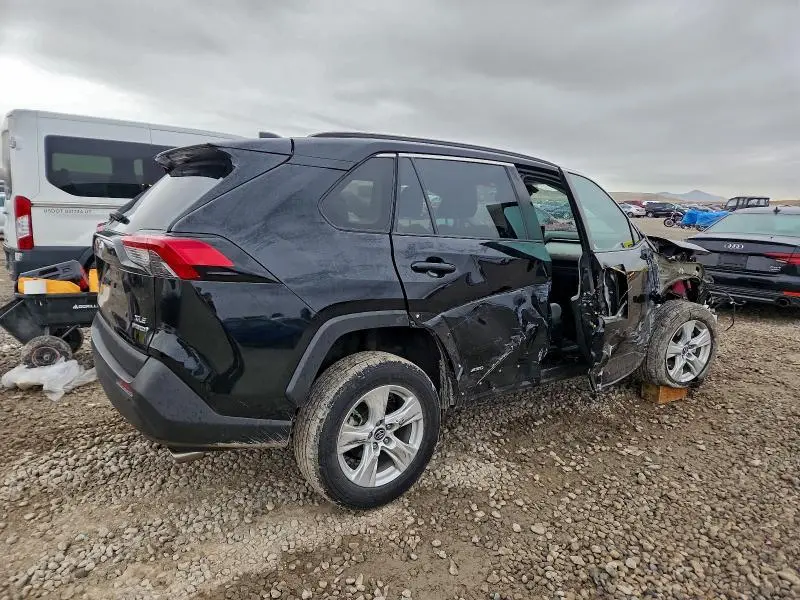 2019 TOYOTA RAV4 XLE  