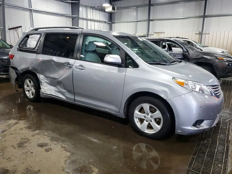 2015 TOYOTA SIENNA LE  