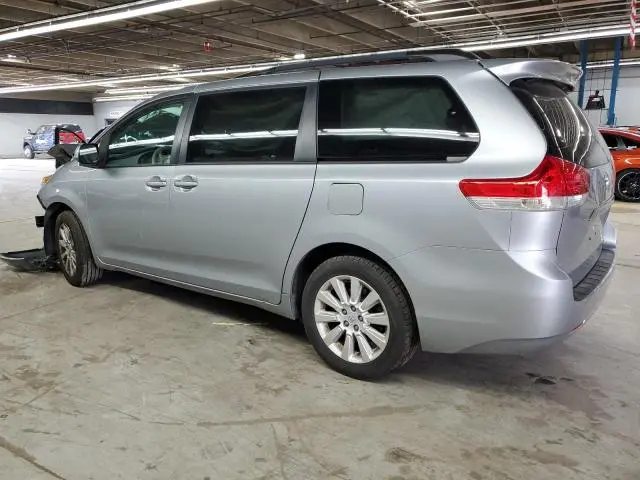2014 TOYOTA SIENNA LE  