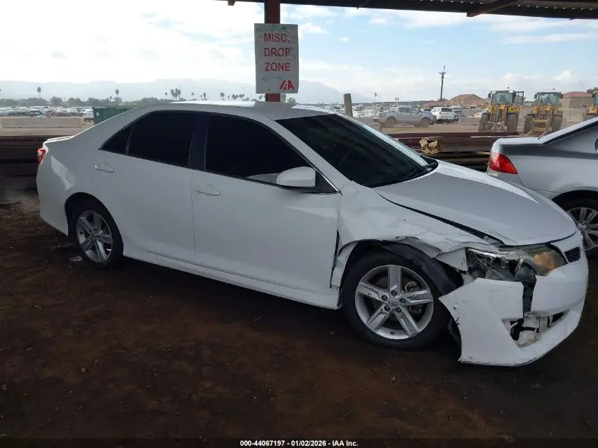 2014 TOYOTA CAMRY SE