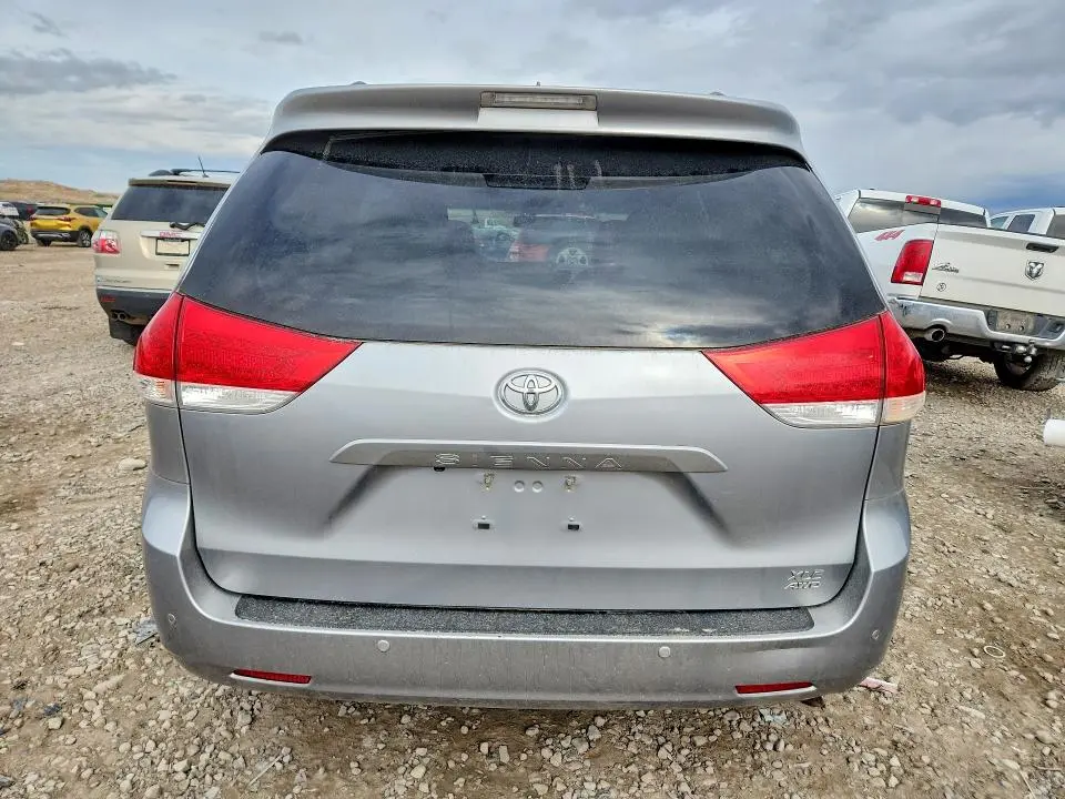 2014 TOYOTA SIENNA XLE  