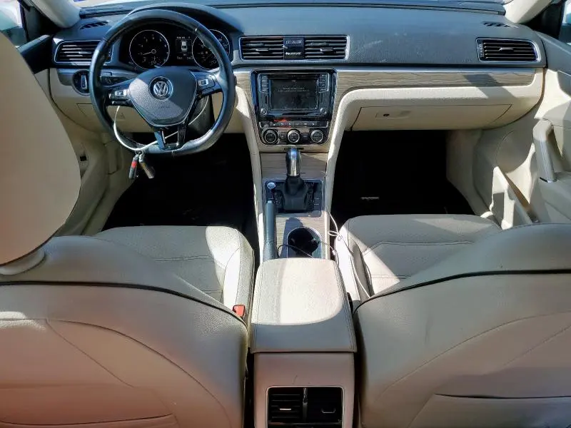 2018 VOLKSWAGEN PASSAT SE  