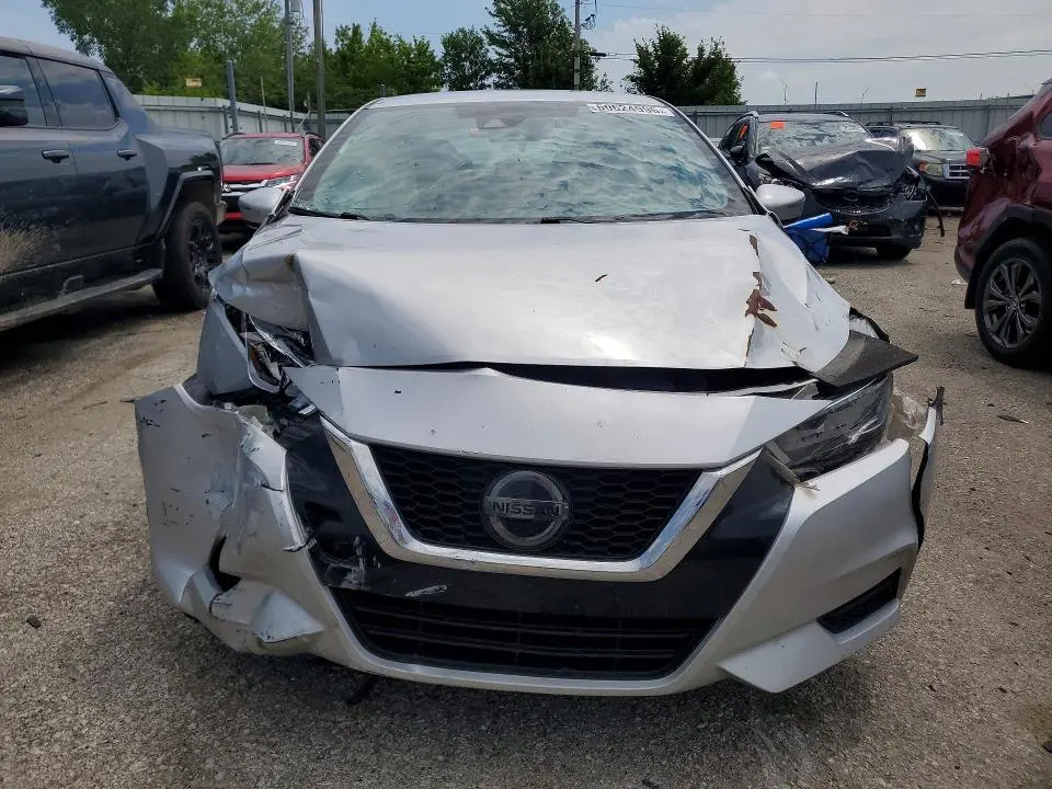 2021 NISSAN VERSA SV  