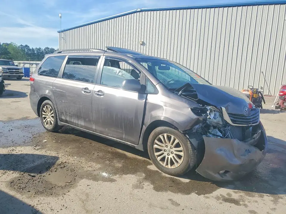 2013 TOYOTA SIENNA XLE 8-PASSENGER  