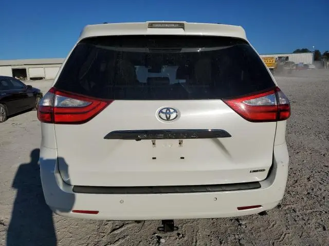 2019 TOYOTA SIENNA XLE