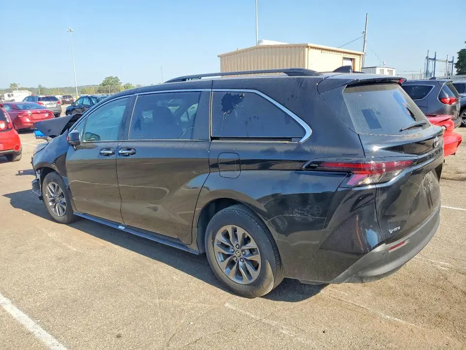 2026 TOYOTA SIENNA XLE 8-PASSENGER  
