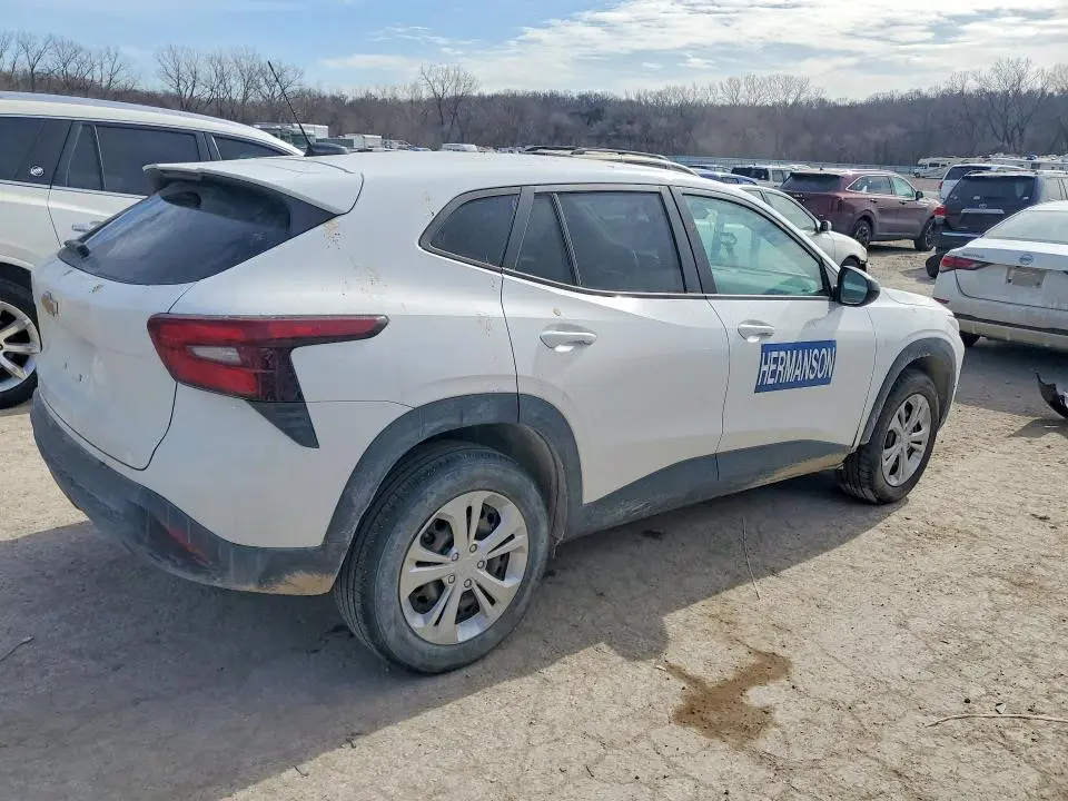 2025 CHEVROLET TRAX LS  