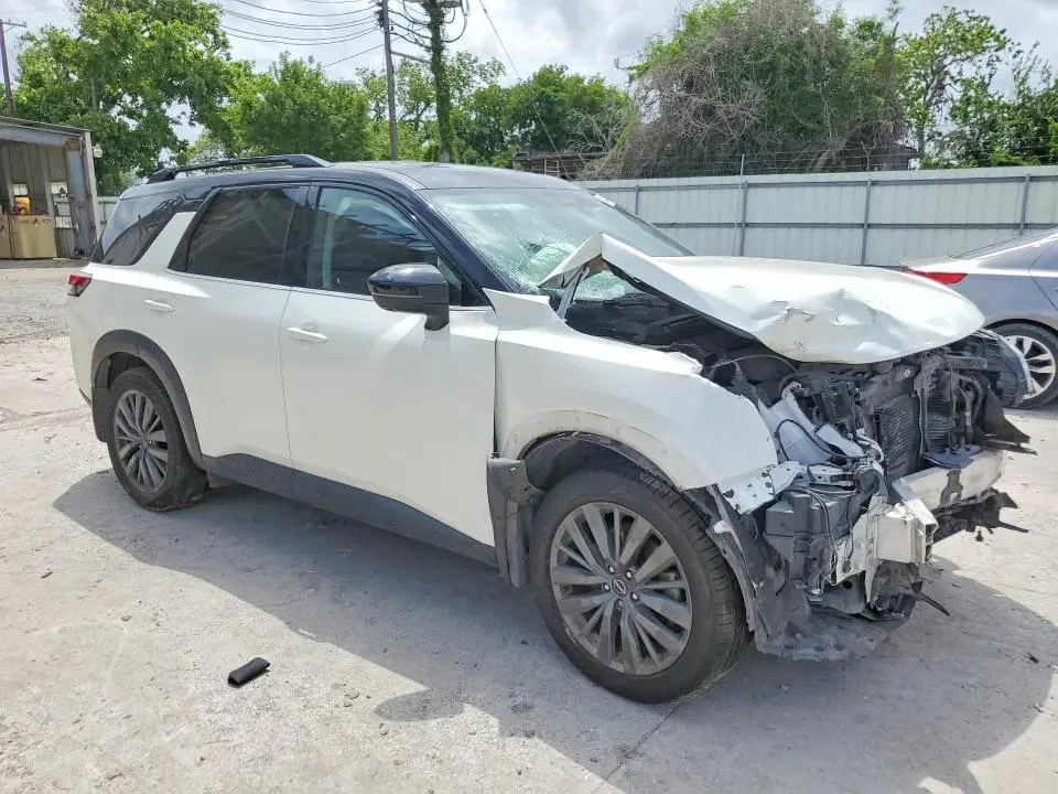 2022 NISSAN PATHFINDER SL  