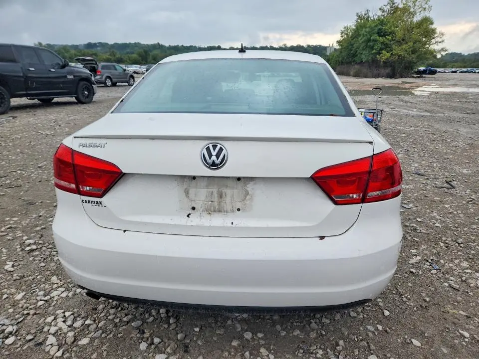 2013 VOLKSWAGEN PASSAT S  
