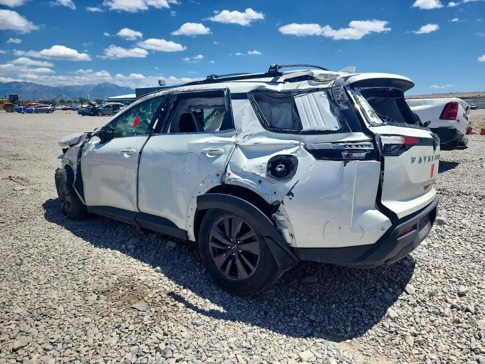 2022 NISSAN PATHFINDER SV  