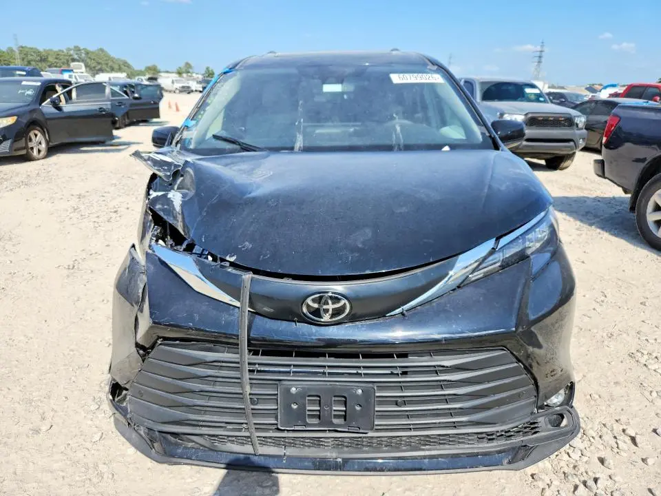 2026 TOYOTA SIENNA XLE 8-PASSENGER  