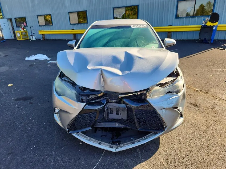 2016 TOYOTA CAMRY SE  