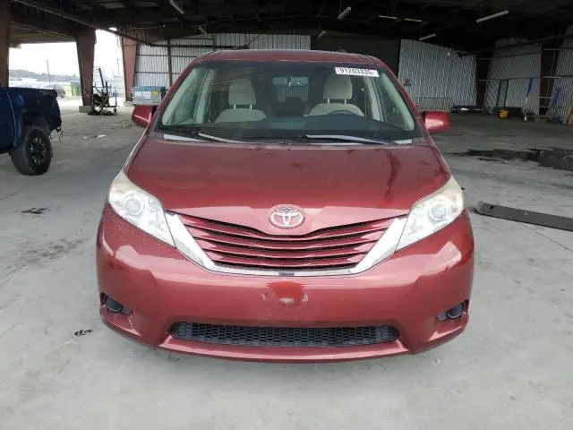 2015 TOYOTA SIENNA LE  