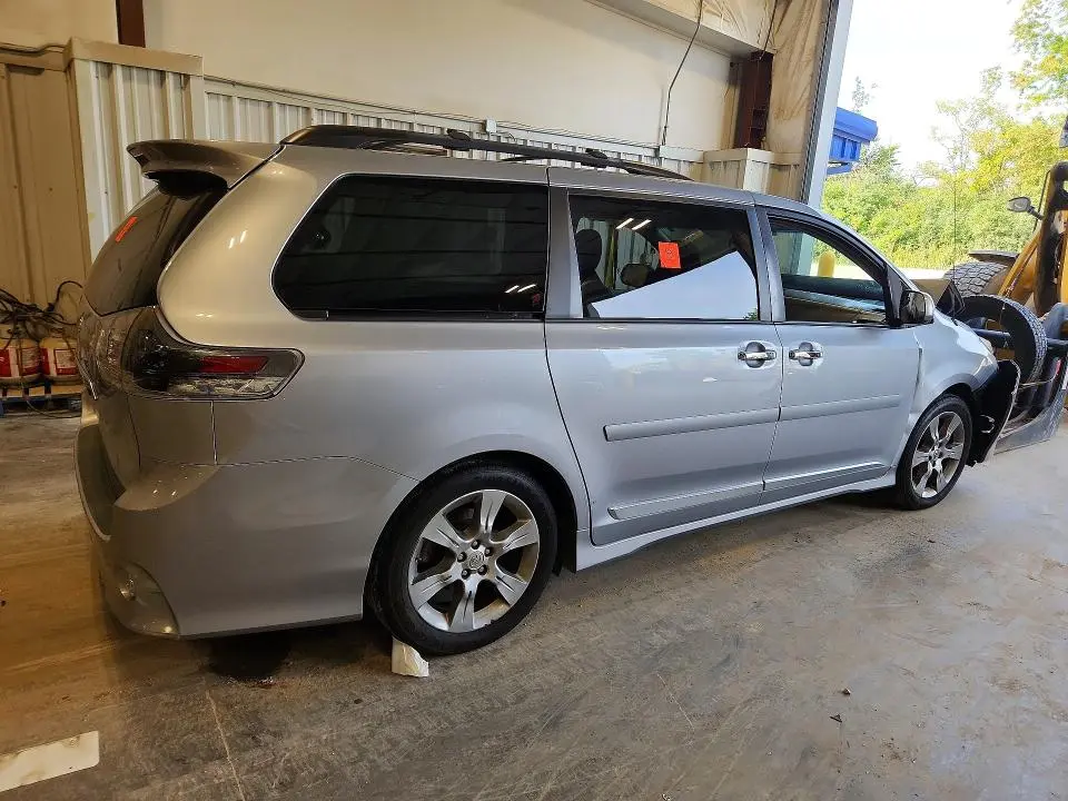 2013 TOYOTA SIENNA SPORT  
