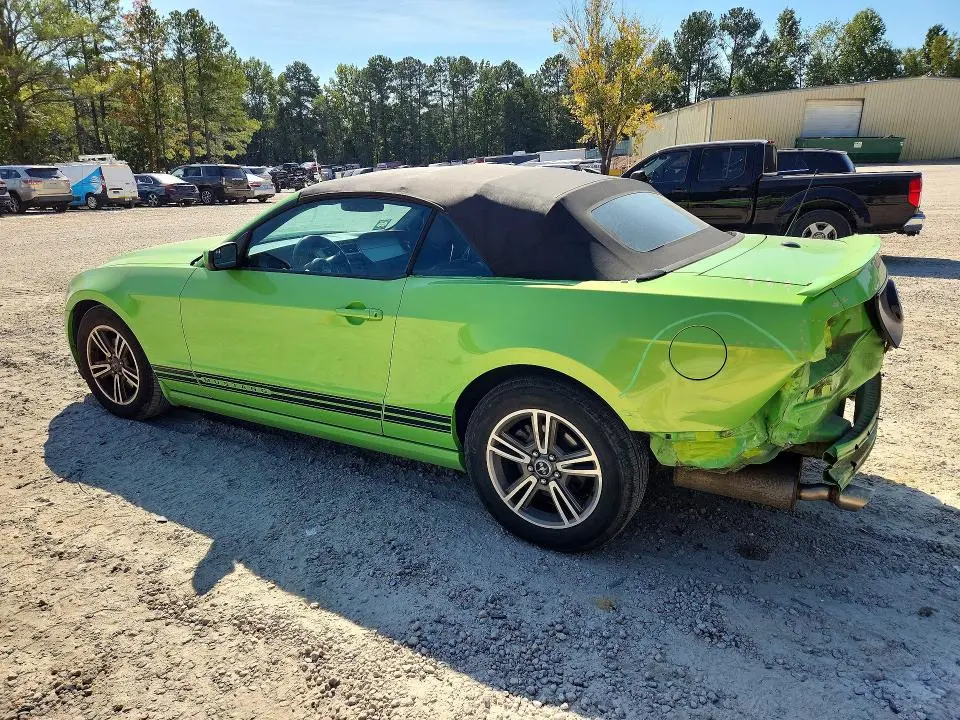 2013 FORD MUSTANG V6 CONVERTIBLE  