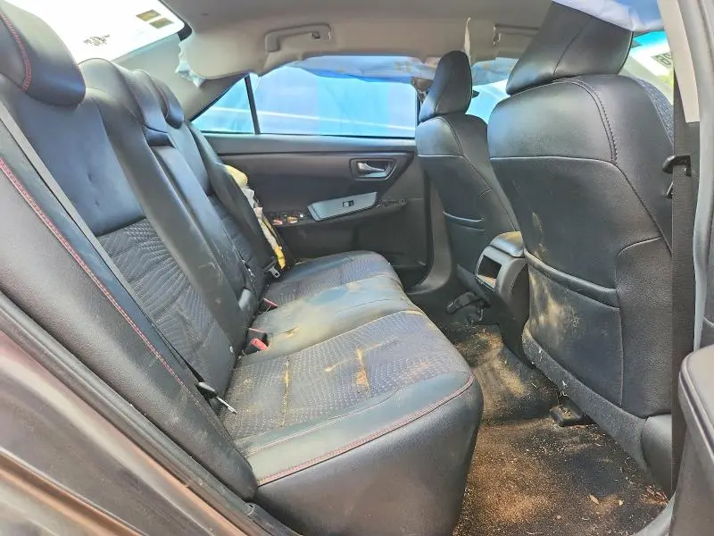 2015 TOYOTA CAMRY SE  