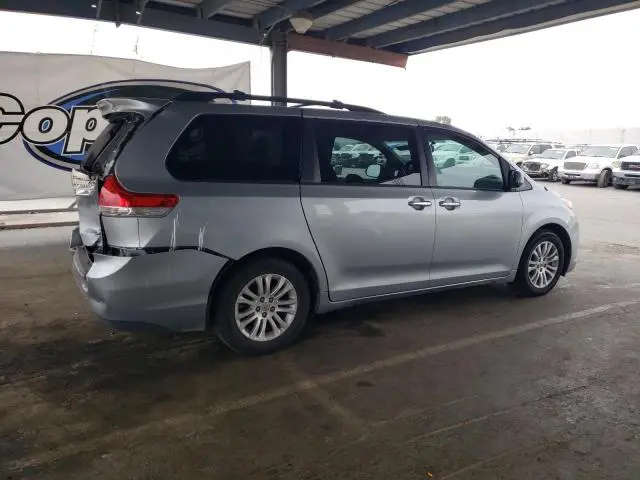2014 TOYOTA SIENNA XLE  