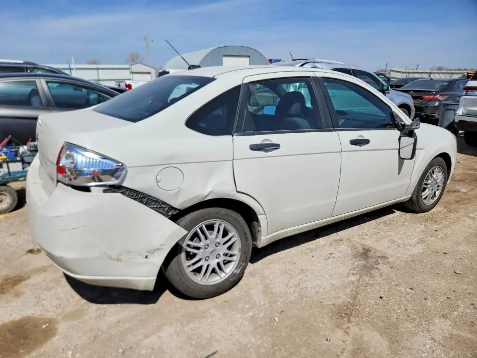 2010 FORD FOCUS SE  
