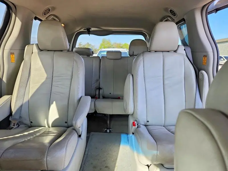 2014 TOYOTA SIENNA XLE 8-PASSENGER  