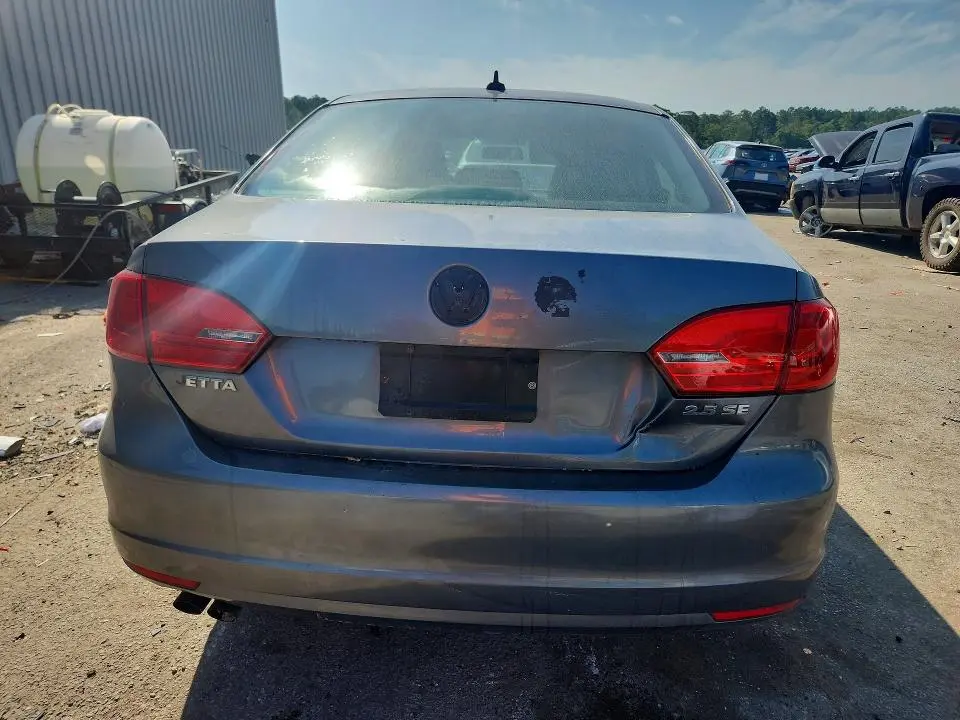 2013 VOLKSWAGEN JETTA SE  