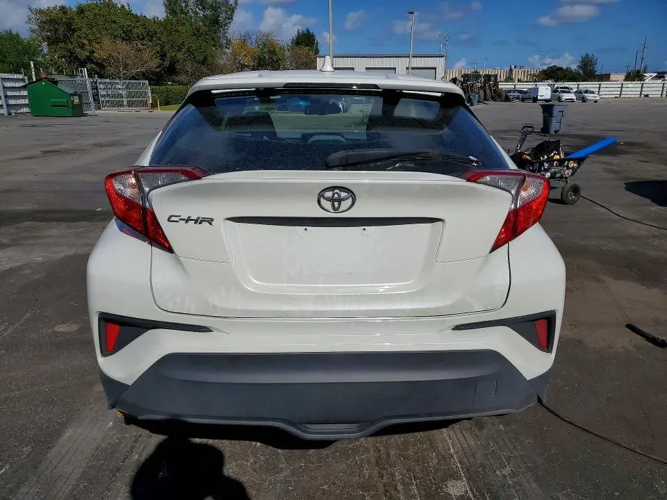 2019 TOYOTA C-HR XLE  