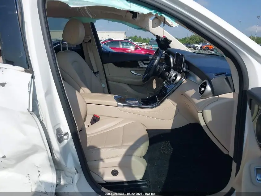 2020 MERCEDES-BENZ GLC 300  