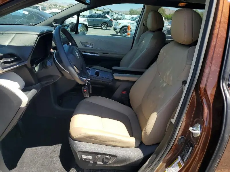 2022 TOYOTA SIENNA XLE  
