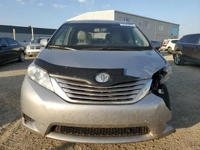 2015 TOYOTA SIENNA LE  