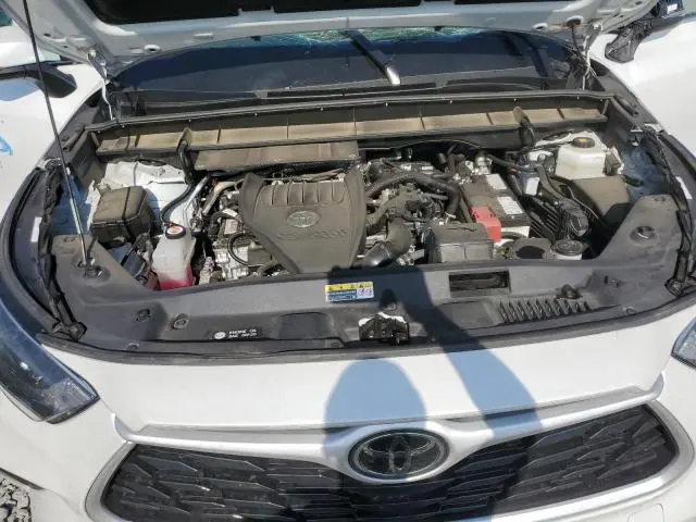 2024 TOYOTA HIGHLANDER LE  