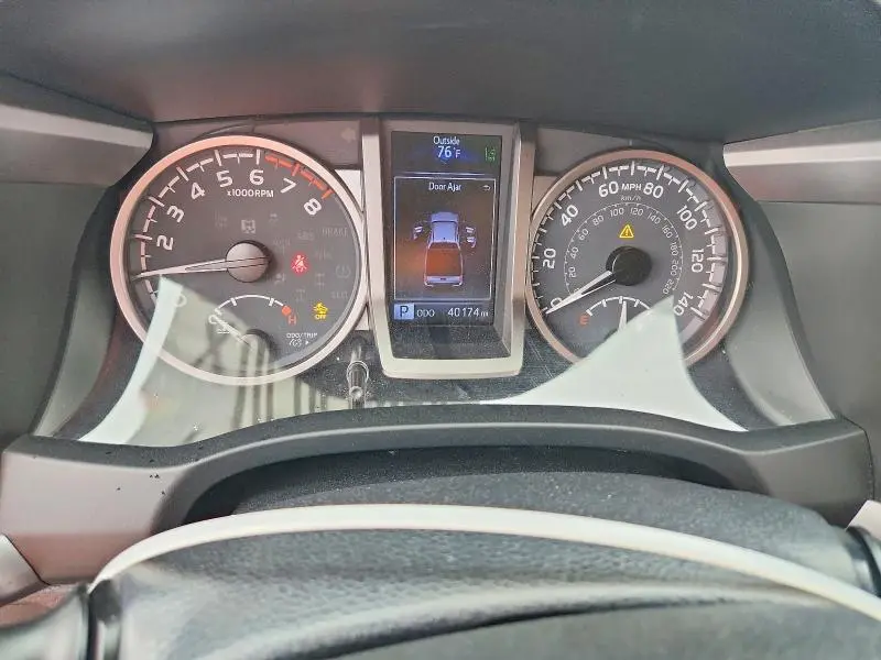 2020 TOYOTA TACOMA SR5 V6  