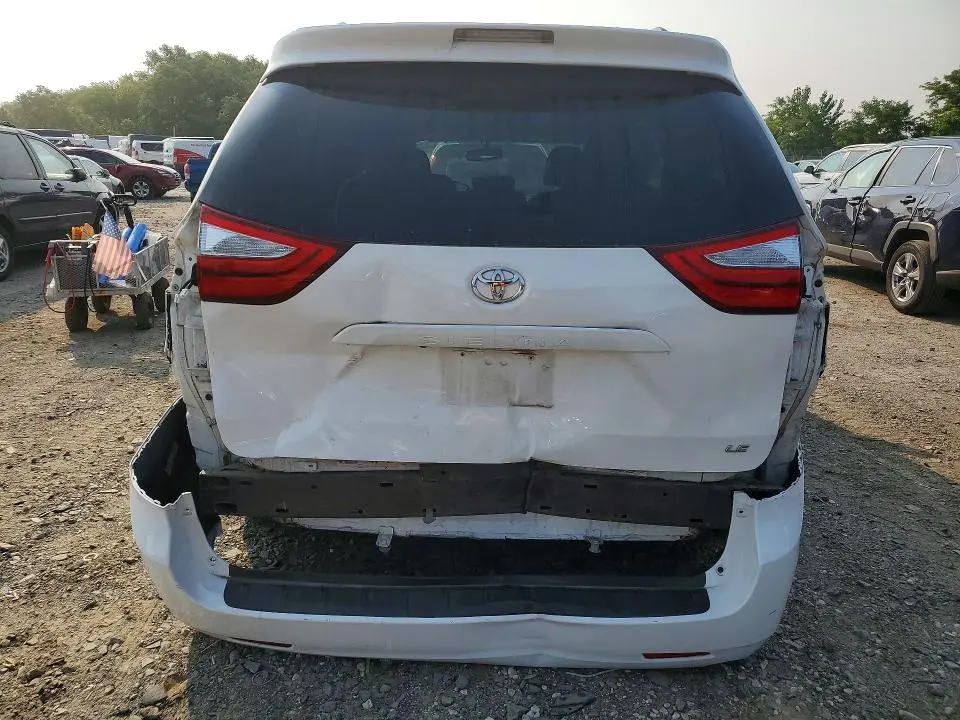 2016 TOYOTA SIENNA LE  