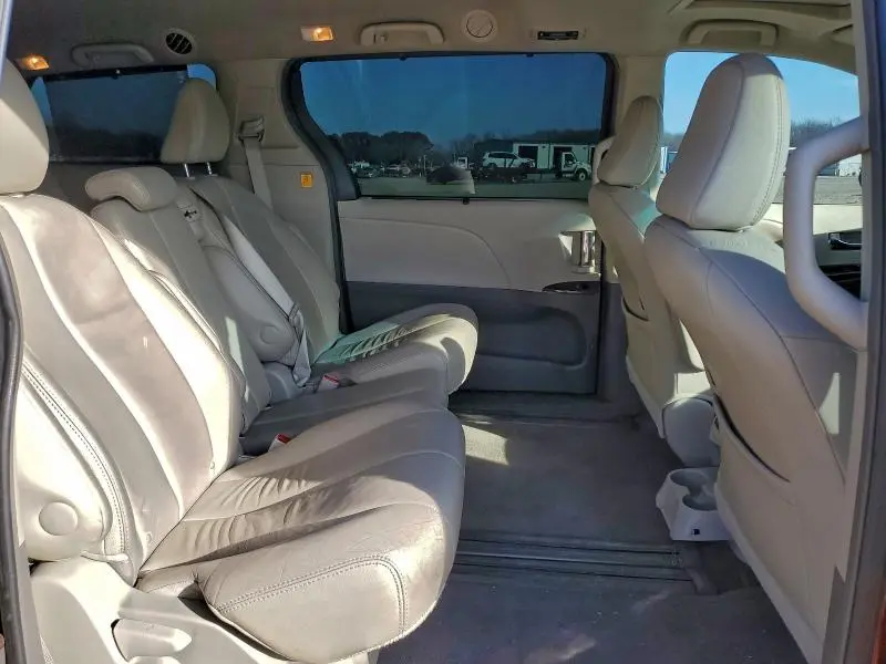 2013 TOYOTA SIENNA XLE  