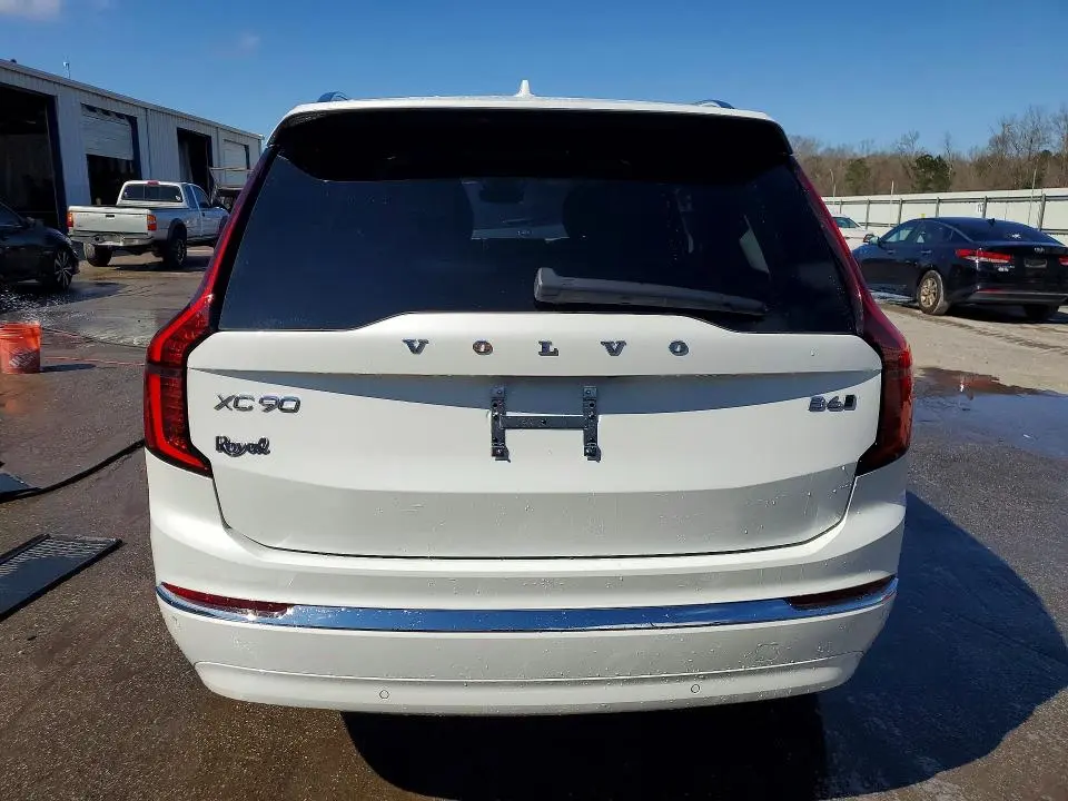 2025 VOLVO XC90 CORE  