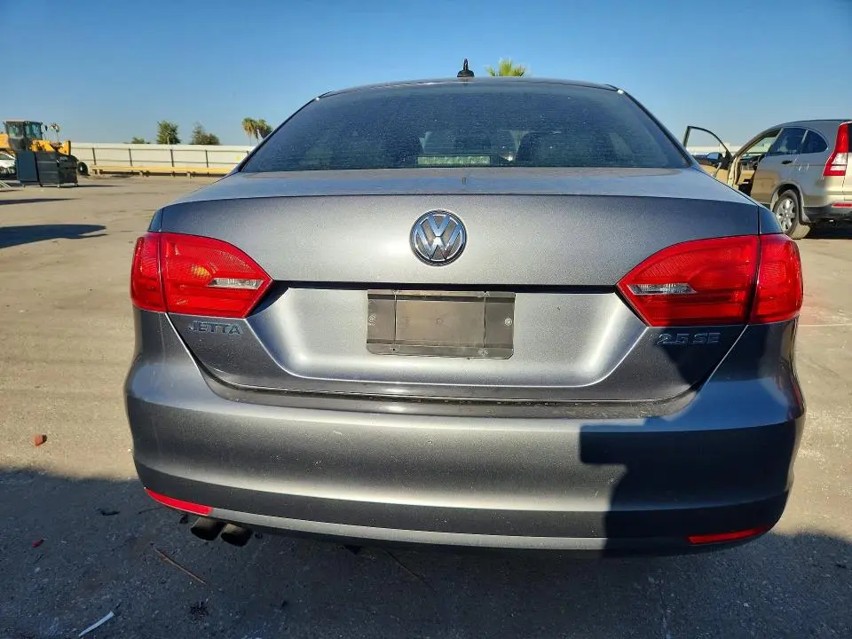 2011 VOLKSWAGEN JETTA SE  