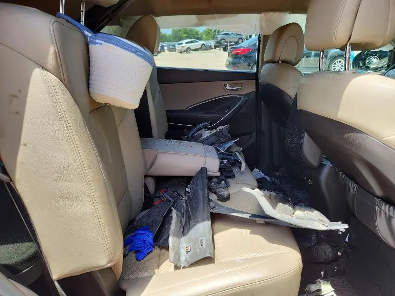 2017 HYUNDAI SANTA FE SE  