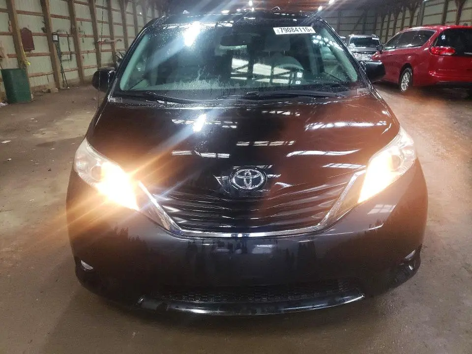 2011 TOYOTA SIENNA   