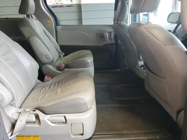 2011 TOYOTA SIENNA XLE  